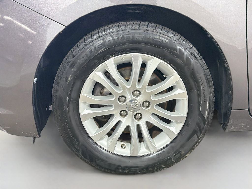 2014 Toyota Sienna XLE 8 Passenger