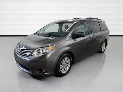 2014 Toyota Sienna XLE 8 Passenger