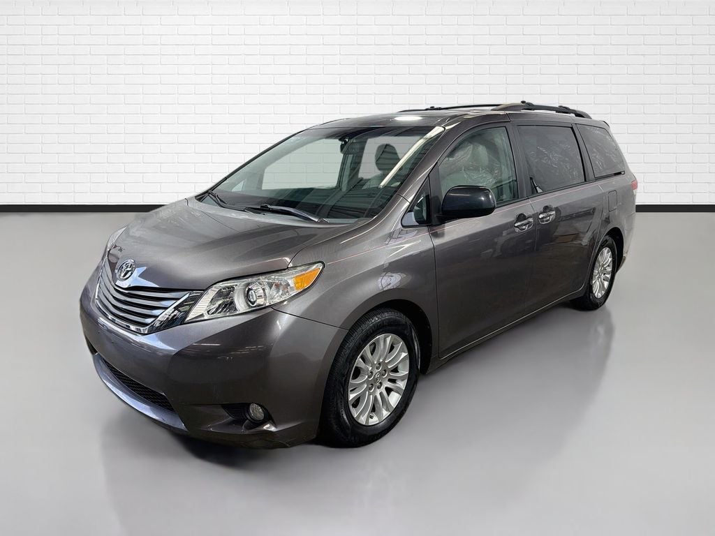 2014 Toyota Sienna XLE 8 Passenger