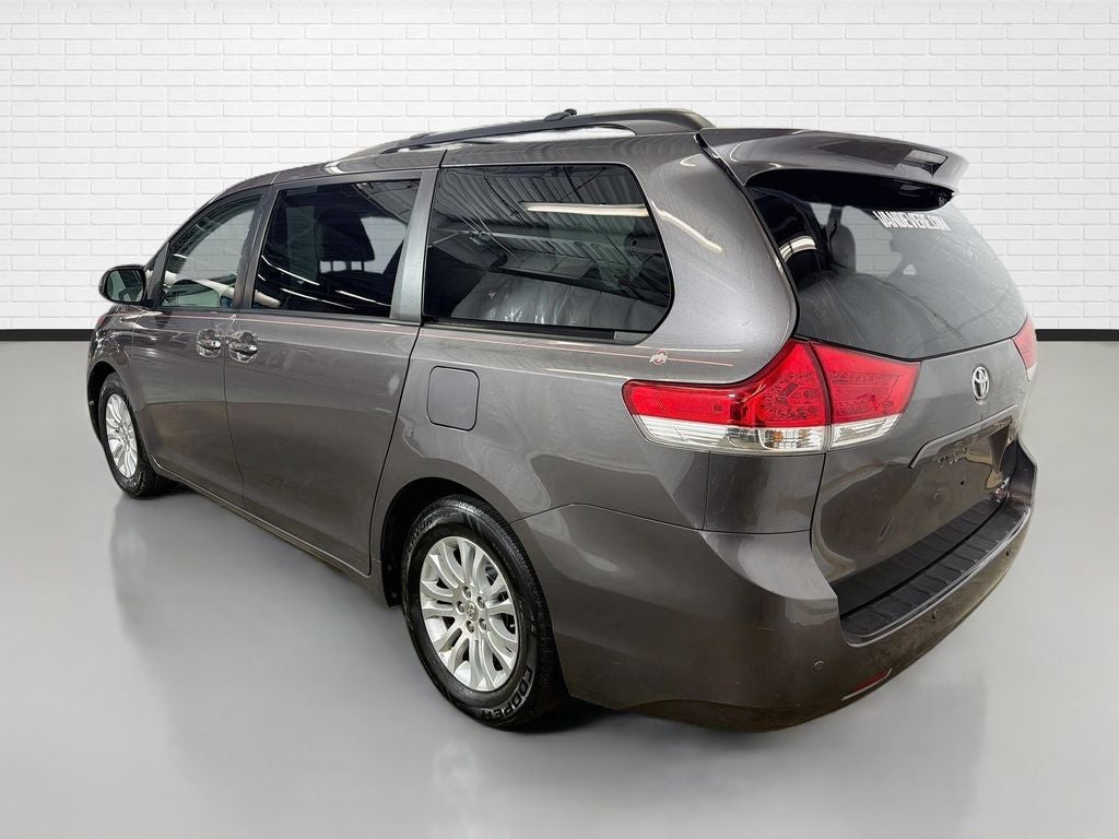 2014 Toyota Sienna XLE 8 Passenger
