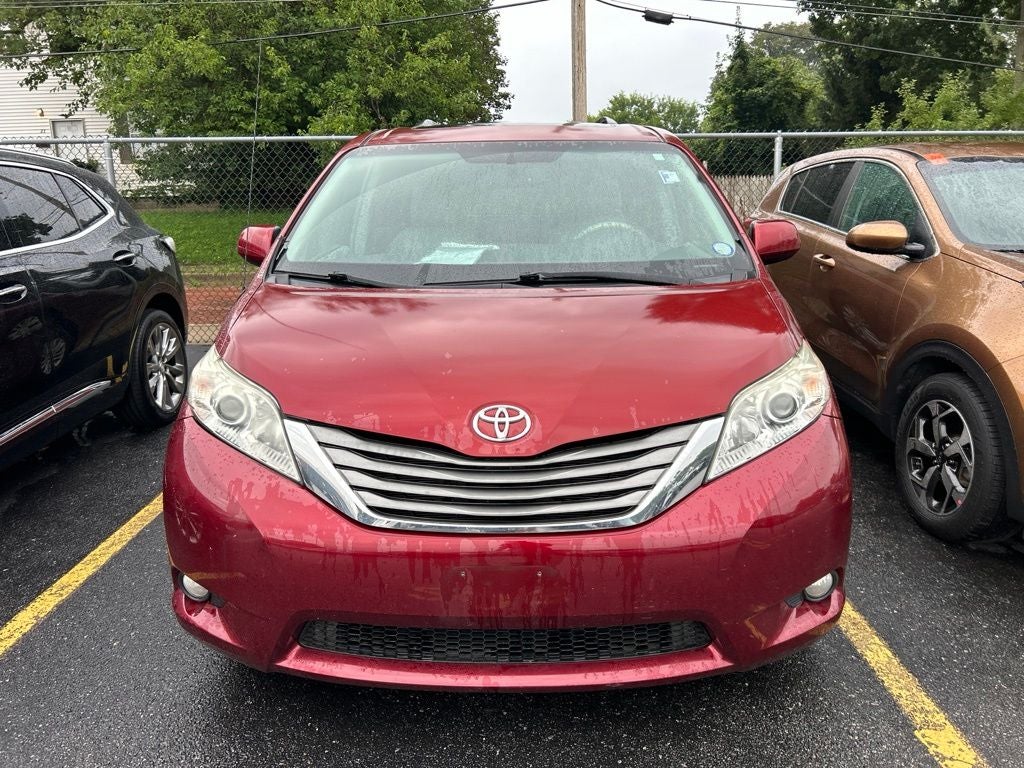 2012 Toyota Sienna XLE 8 Passenger