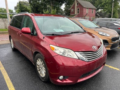 2012 Toyota Sienna XLE 8 Passenger