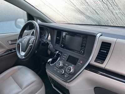 2019 Toyota Sienna XLE 8 Passenger