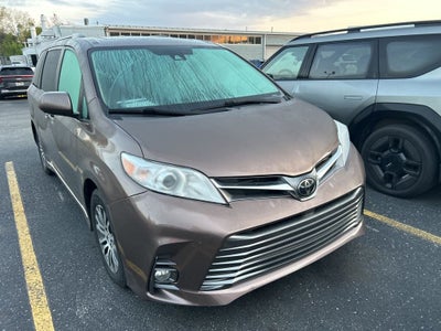 2019 Toyota Sienna XLE 8 Passenger