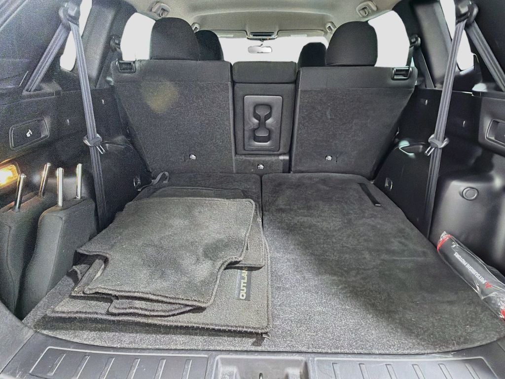 2023 Mitsubishi Outlander ES