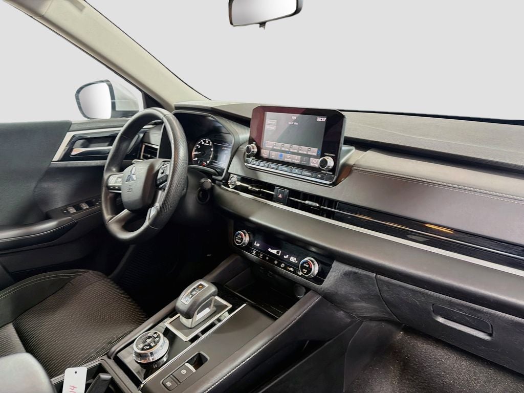 2023 Mitsubishi Outlander ES