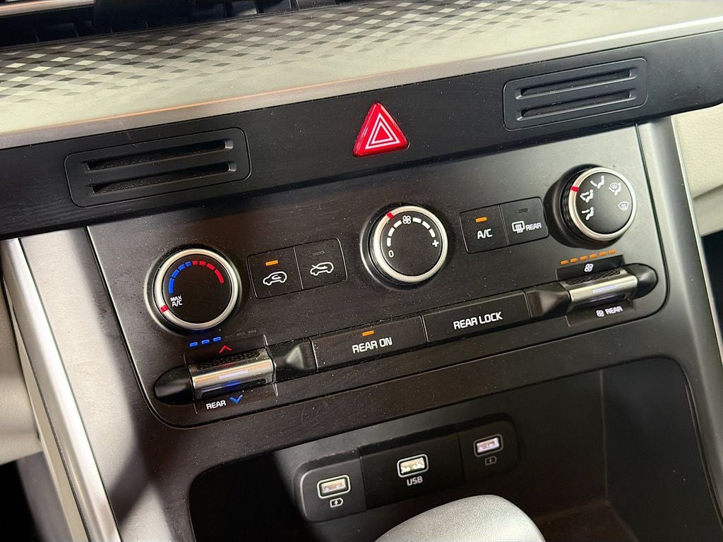 2024 Kia Carnival LX