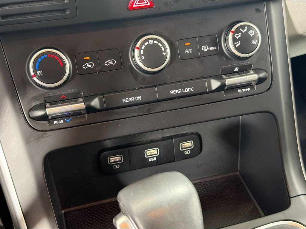 2023 Kia Carnival LX Seat Package