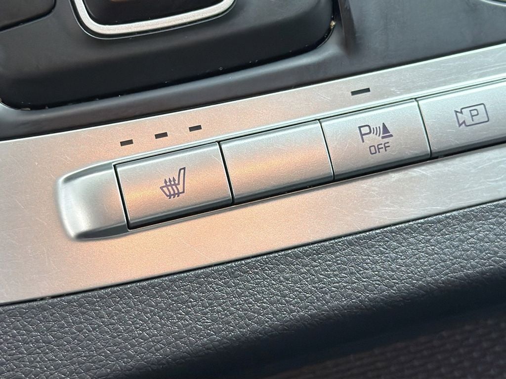 2023 Kia Carnival LX Seat Package