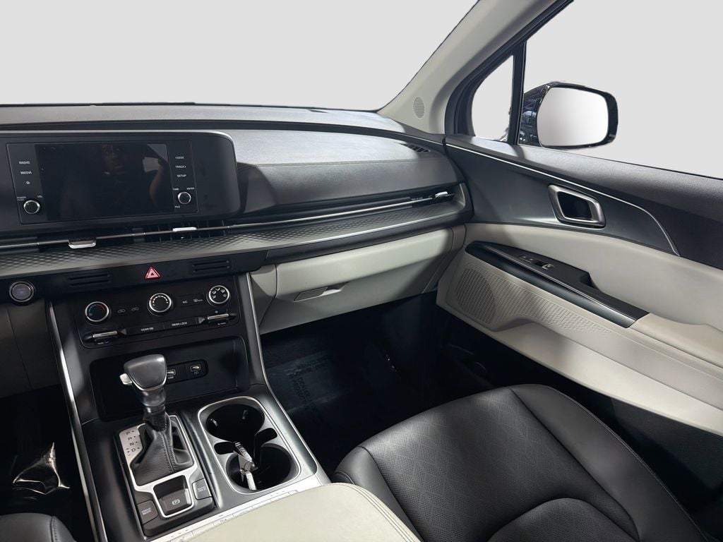 2023 Kia Carnival LX Seat Package