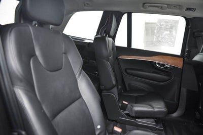 2022 Volvo XC90 T6 Momentum
