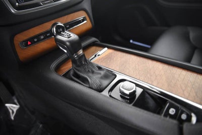 2022 Volvo XC90 T6 Momentum